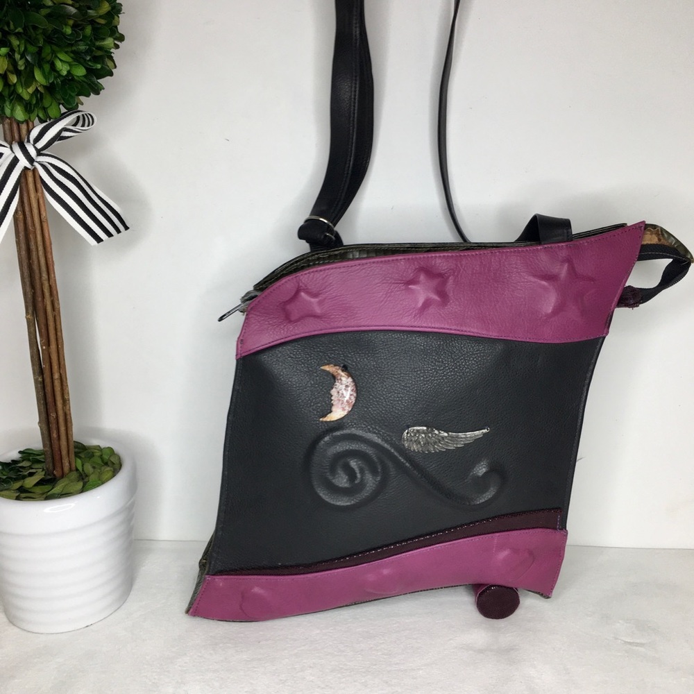 CAROL HEARTY ENDLESS ZIPPER BAG!!